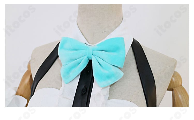 バニー衣装の蝶ネクタイ細部。艶のある素材と結びの形状が分かるクローズアップ。