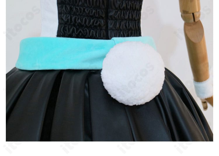 バニー衣装の尾飾り（尻尾）ディテール。ボリューム感と取り付け位置を示す画像。