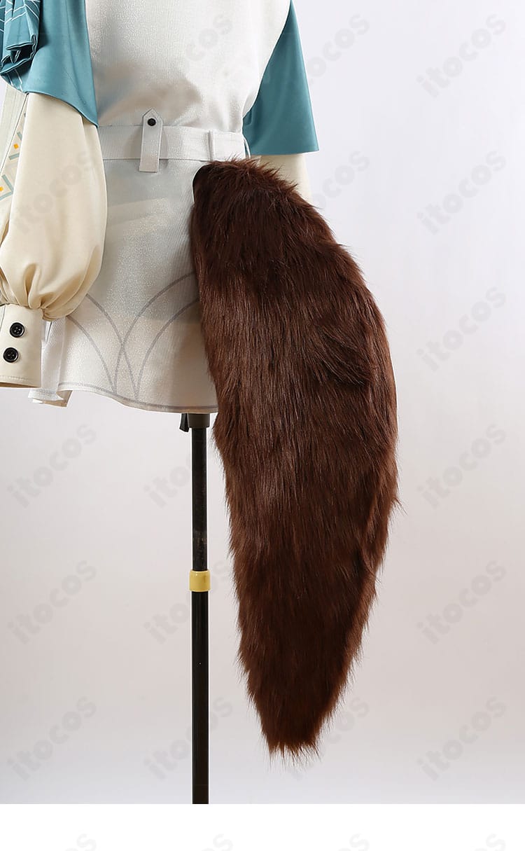 尻尾装飾の詳細。取り付け位置とボリューム感、毛並みの質感を確認できる。