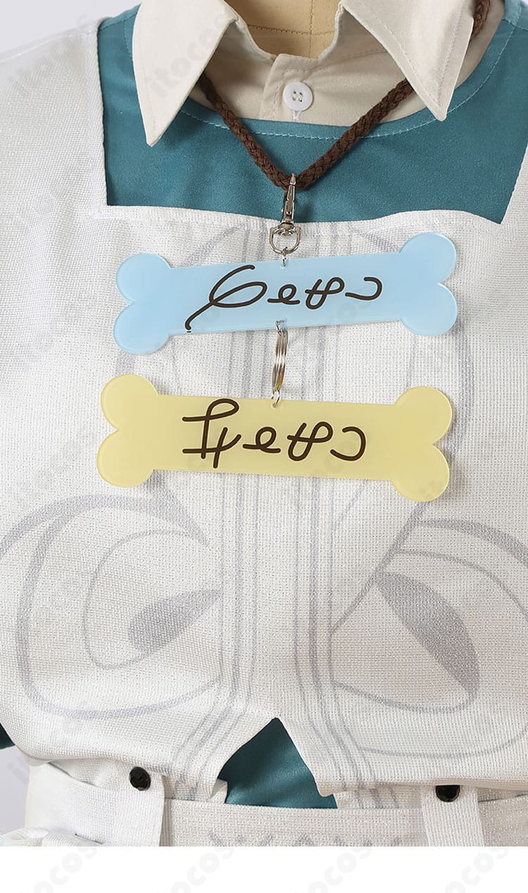 ネックレス装飾の接写。トップパーツの形状とチェーンの質感、バランス良い長さを表示。