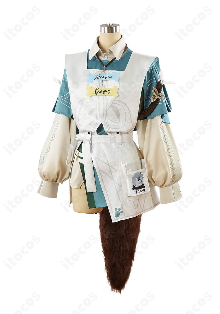 ガル コスプレ衣装の左側面。外套のドレープと腕飾りの配置を強調。