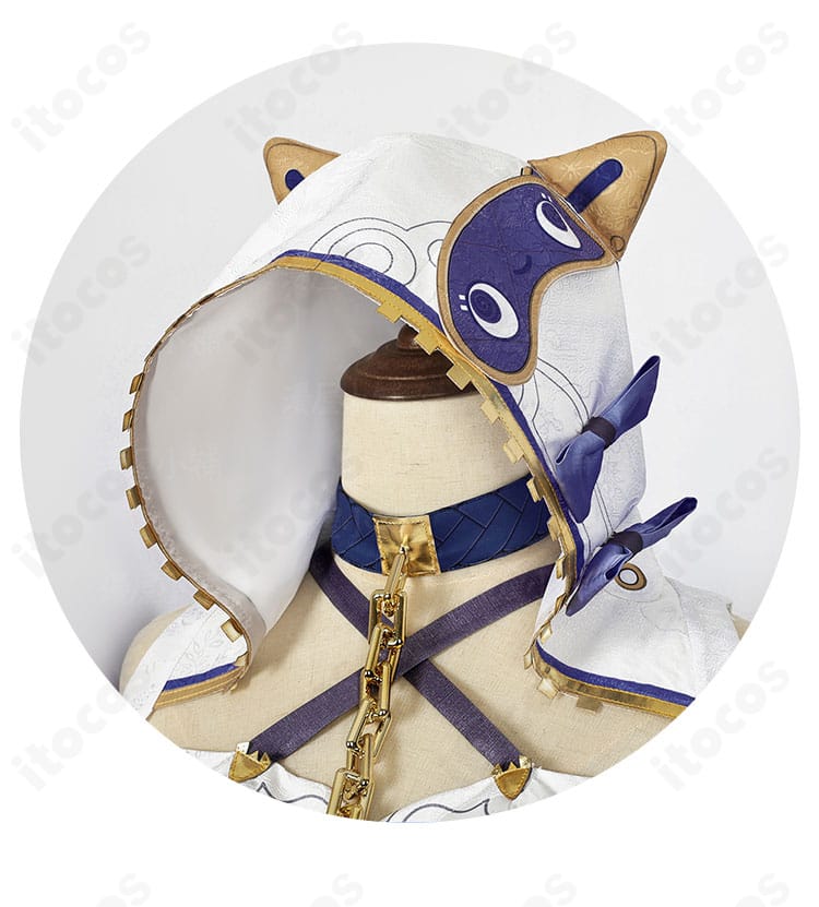 テレサ・アポカリプス衣装のネックレスと帽子装飾のクローズアップ。金具とモチーフの質感が伝わる画像。