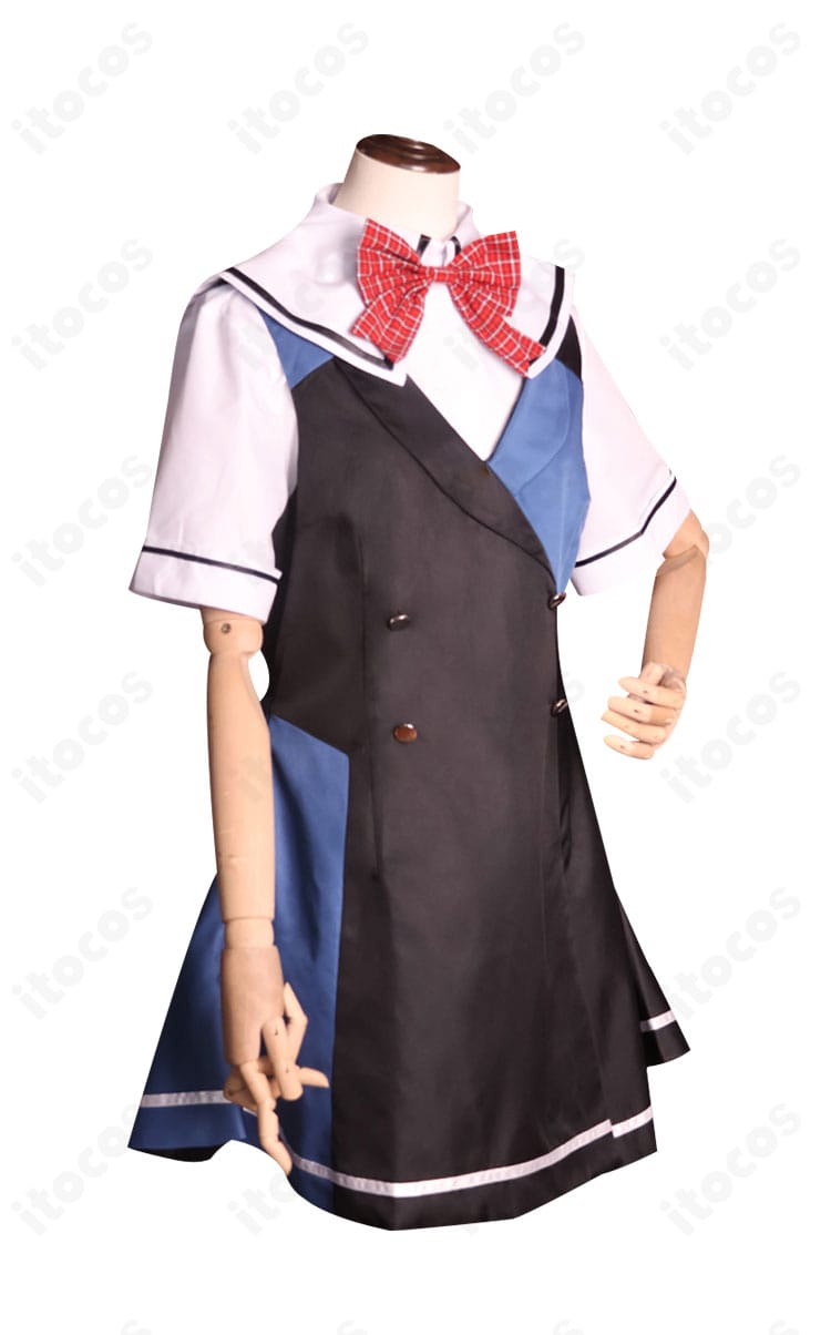 右側面から見た小嶺 幸の美浜学園制服。ウエストラインとサイドの落ち感が分かる写真。