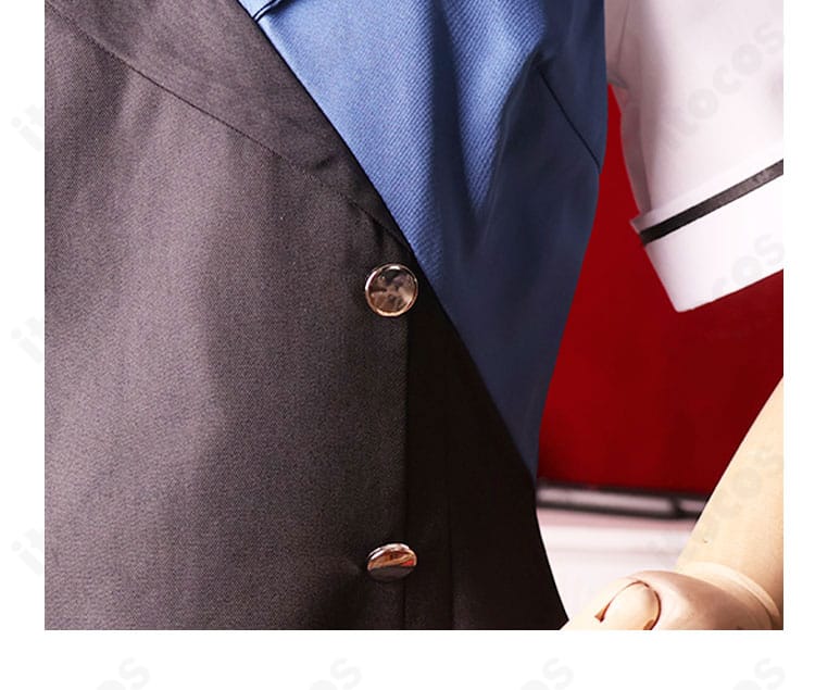 襟元ディテールのクローズアップ。襟まわりのステッチと装飾が分かる画像。