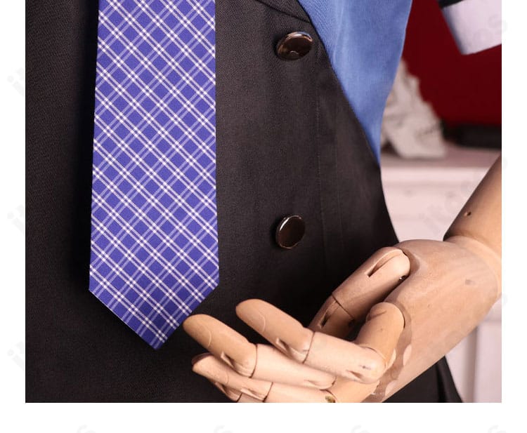 ネクタイ部分のクローズアップ。榊由美子コスプレ衣装の結び目と質感、色味を示す画像。