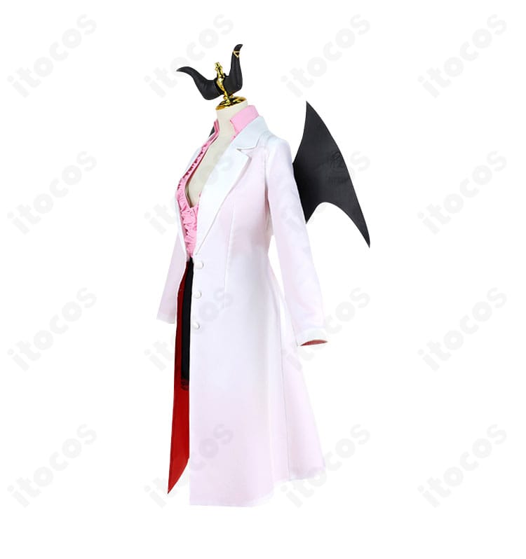 癒月ちょこ コスプレ衣装の側面。翼や角の立体感、白衣のシルエットが分かるアングル。