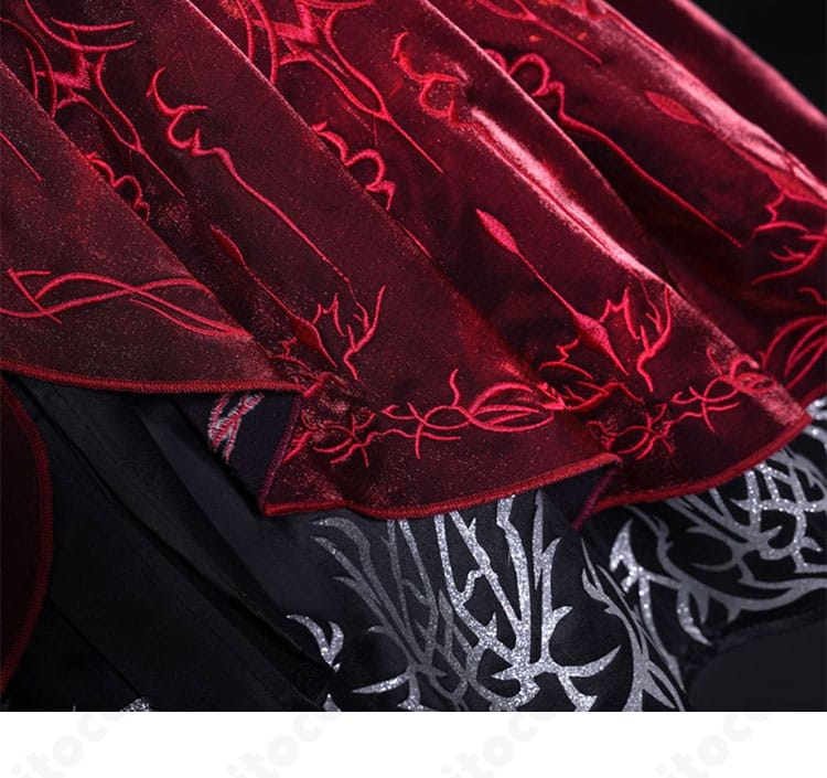 恋と深空 プレイヤーアバター「深紅の熱情」スカート裾の装飾に焦点を当てた写真。縁取りと揺れ感が撮影向けであることを示す。