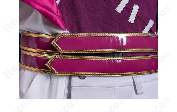 腰ベルトの装飾アップ。意匠パーツと穴留めの作りが見えるディテール。