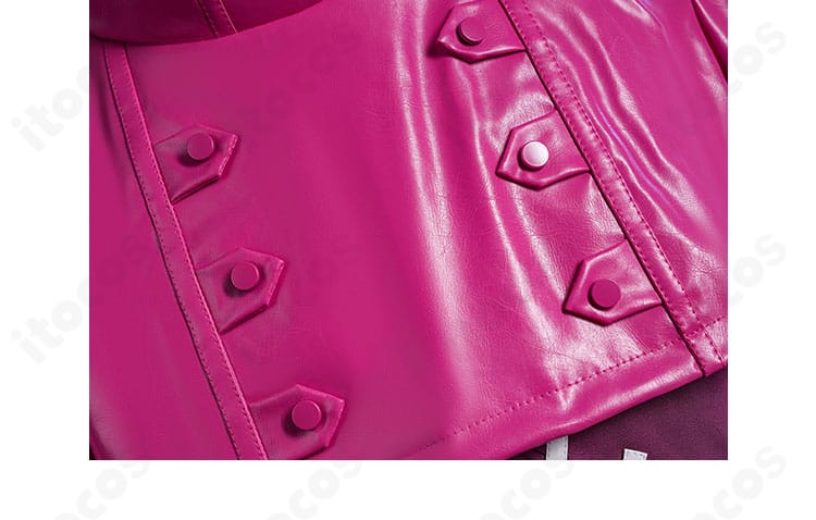 門襟部分の近接。刺繍モチーフとコバステッチの精緻さを捉えた画像。