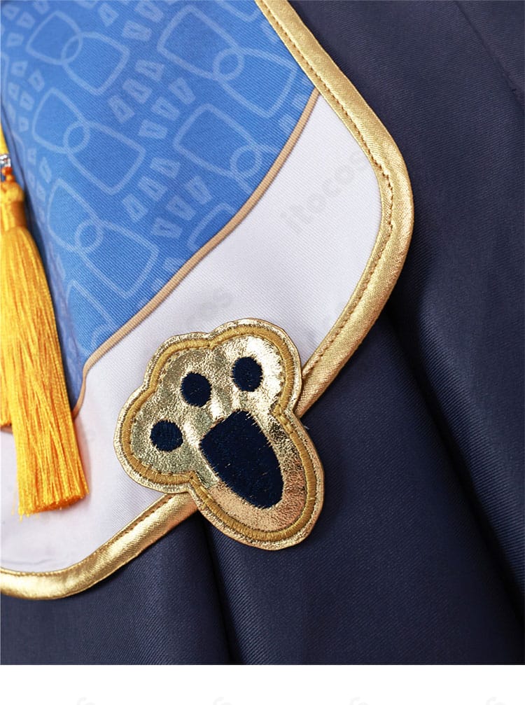 裾装飾のクローズアップ。縁取りと装飾の丁寧な仕上げが撮影で際立つ設計