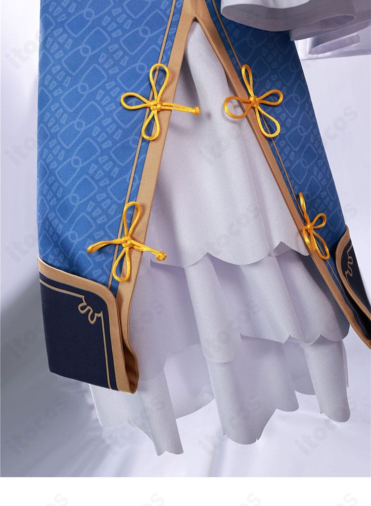 袖装飾の接写。刺繍とトリムの組み合わせで中華テイストを上品に表現