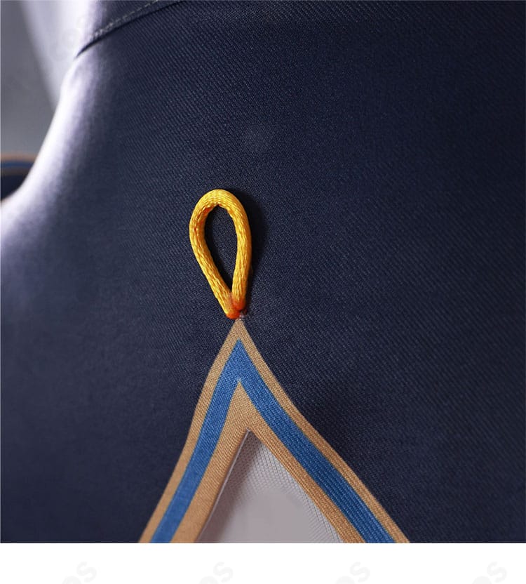 背面ディテールの拡大。背中の切替や装飾配置がわかる、ぺこららしいデザインの忠実再現