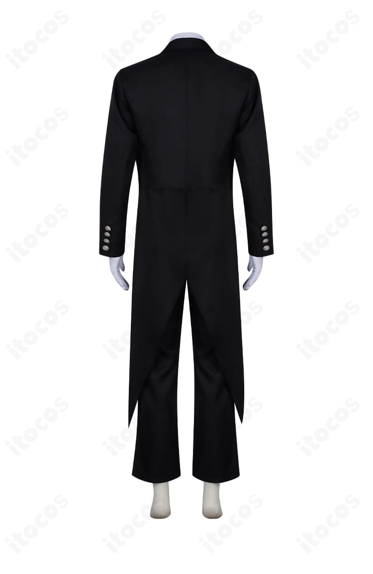 黒執事 セバスチャン衣装の背面。背中のラインと裾の流れ、肩周りのフィット感がわかる画像。