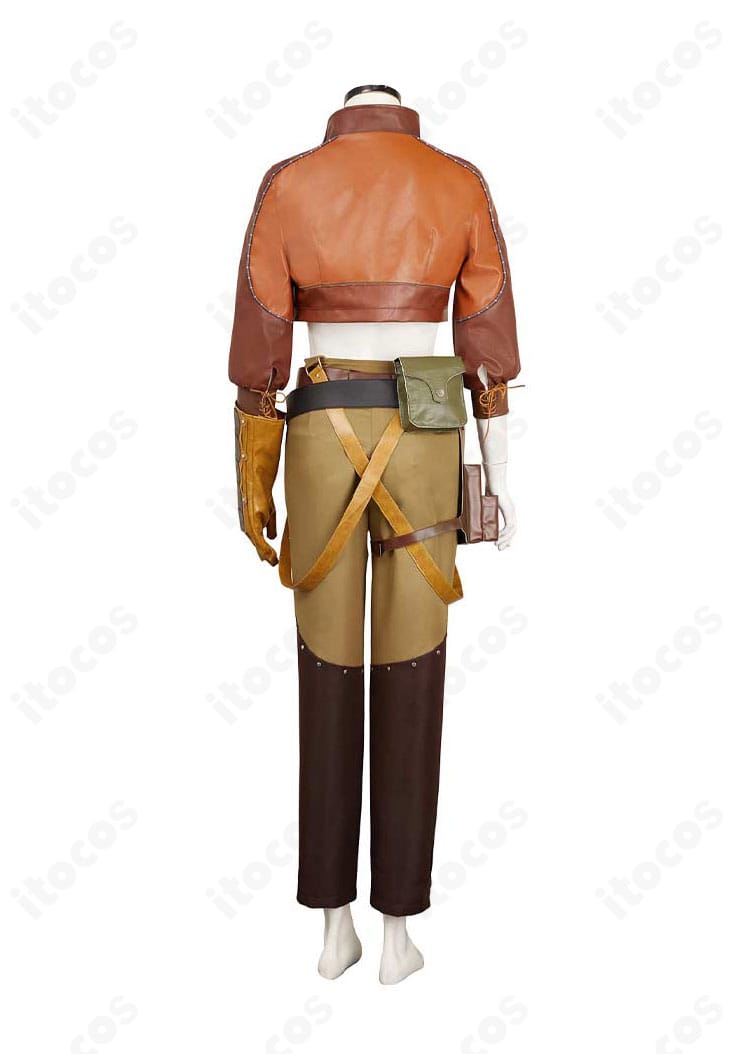 ジェマ衣装の背面。背中から腰にかけた装飾とベルト取り回しを再現。