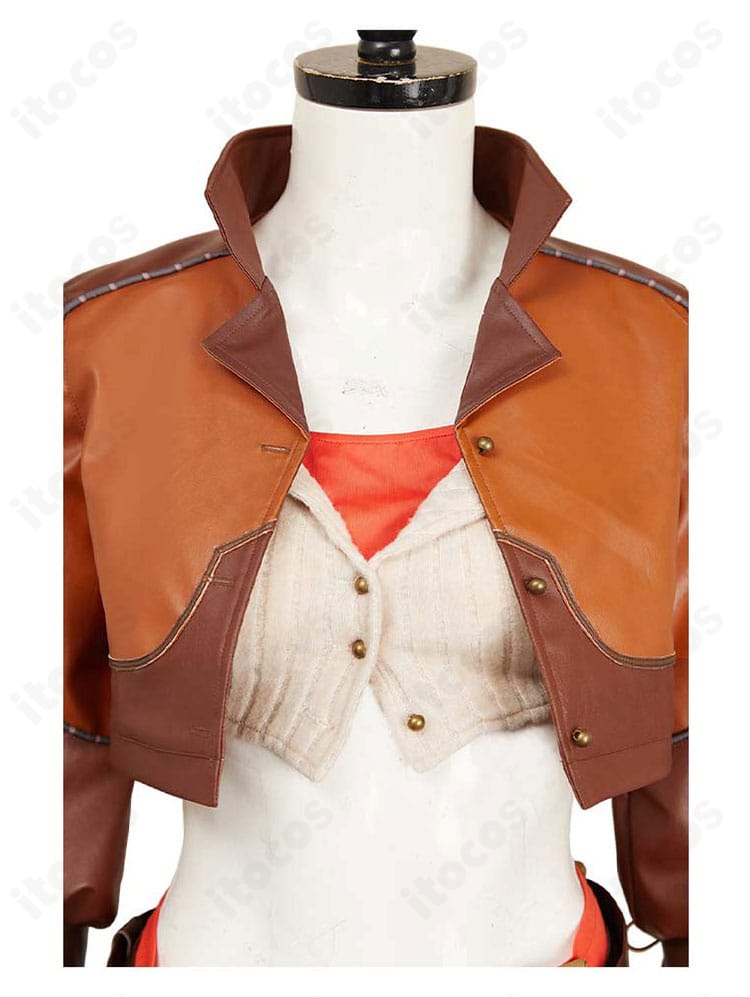 ジェマ衣装の襟アップ。精緻な刺繍と縁取り装飾が映えるディテール。