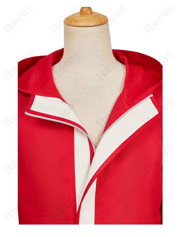 綾瀬桃 コートの襟元ディテール。襟周りの形状と装飾の精密さを示す写真