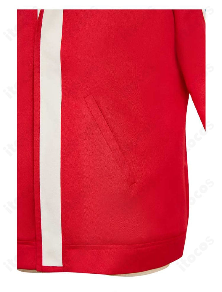 綾瀬桃 コートのポケット周辺ディテール。実用性とデザインの再現を示す写真