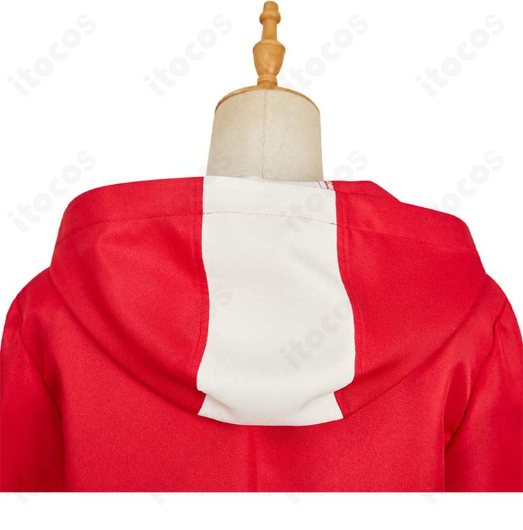 綾瀬桃 コートのフード・フード縁の装飾ディテール。立体感が分かる角度