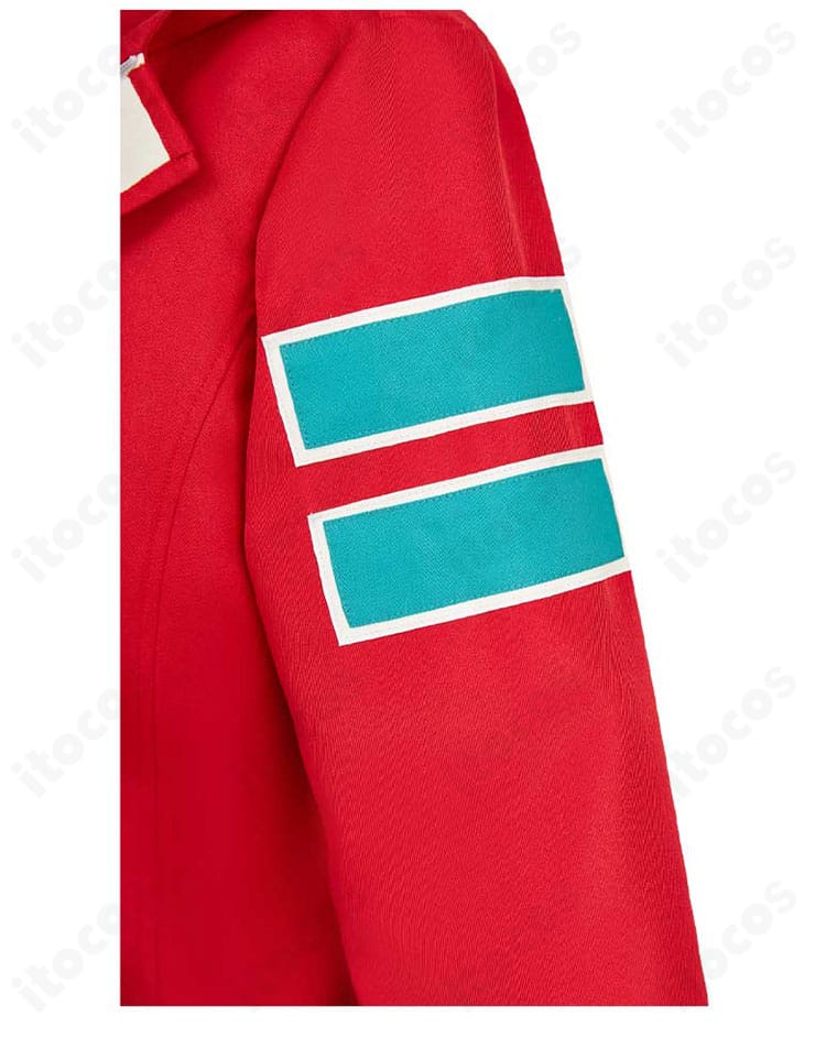 綾瀬桃 コートの肩と袖の縫製ディテール。肩線と袖付けの仕上がりに注目