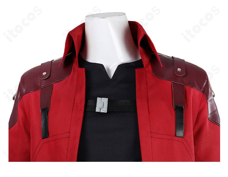 襟元装飾のアップ。前立て周辺の意匠と質感をしっかり確認できます。