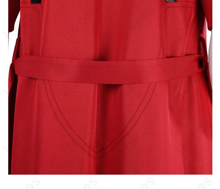 コート後ろのウエスト装飾。アクセントでシルエットにメリハリを付与。