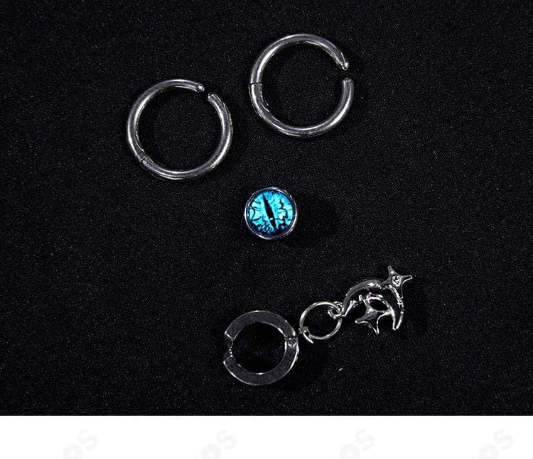 アクセサリー・イヤリングのセットアップ画像。耳飾りの形状と金具、チョーカーとのコーデ相性を提示。