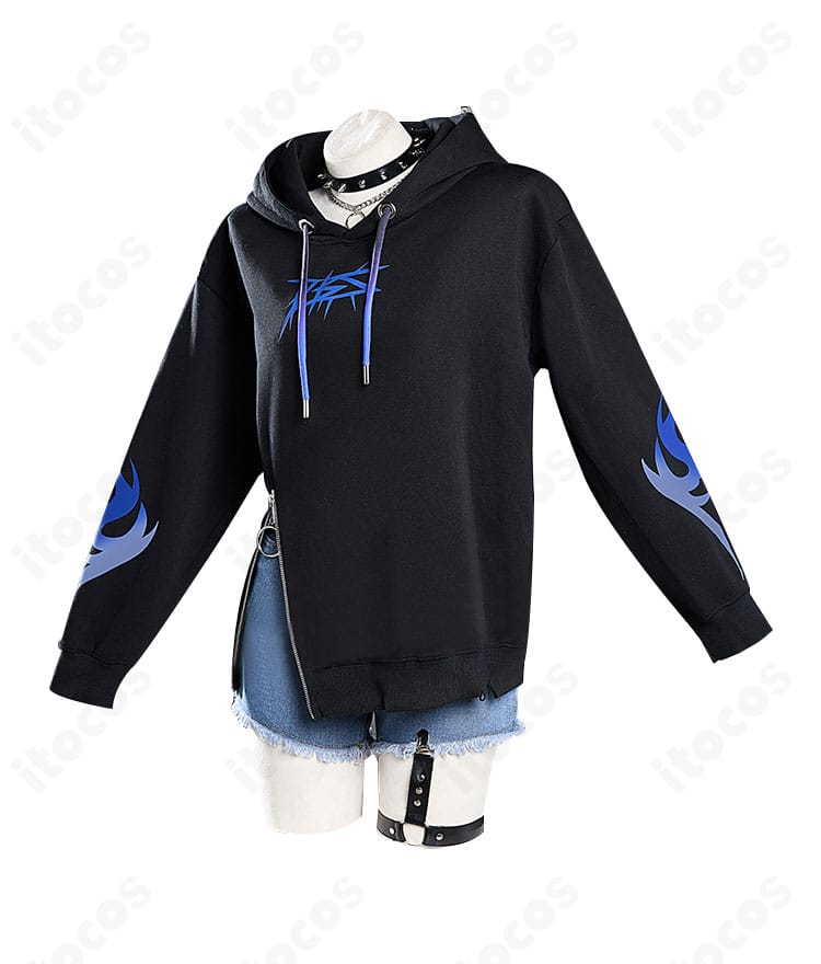 側面画像。フードのボリューム、袖ライン、太ももベルトの位置関係など横からのシルエットを確認可能。