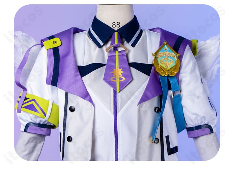 襟元・胸飾りのディテール：刺繍とメタルパーツで再現したプロメッサのアクセント