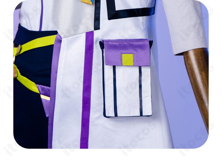 ポケット周りの装飾：フラップ形状とアクセントパーツの近接写真