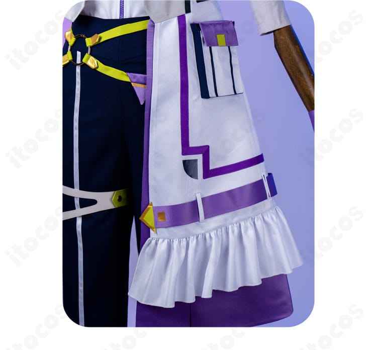 門襟部分の装飾：角度と金属調パーツの配置が分かるアップ