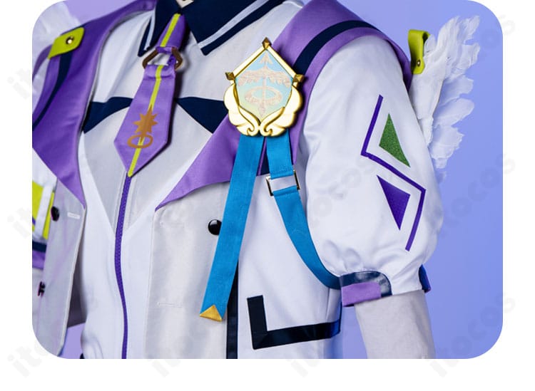 肩・袖口装飾のクローズアップ：エッジのパイピングと意匠パーツの質感