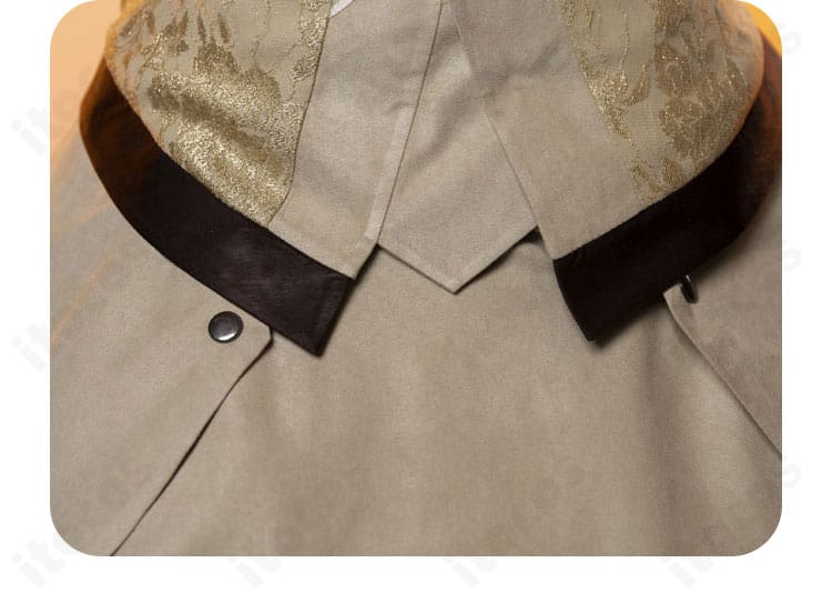 生地と縫製の近接写真。中厚生地の発色と裏地処理、端始末の丁寧さが伝わるセレス衣装。