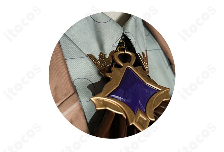 襟元装飾のアップ｜ブレイド 満月の夜に翔ける影 特徴的な襟の刺繍と装飾