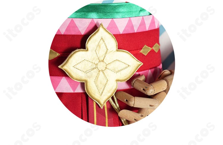 ムイミ 正月ver. コスプレ衣装の腰飾りディテール。金具とタッセルの質感、帯との配色バランスを確認できる画像。