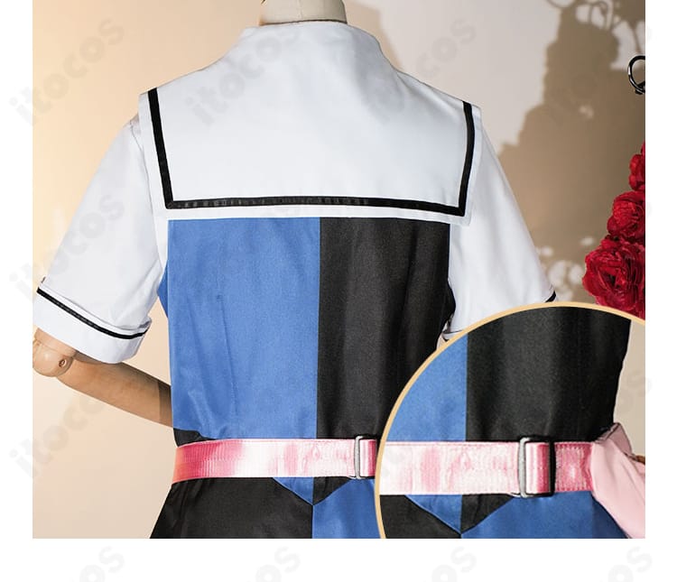 ウエストポーチの紐装飾のアップ。結束部と取り付け位置を見せ、機能性とデザイン性の両立を伝える画像。