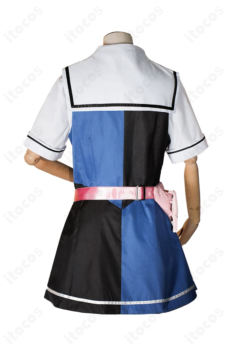 美浜学園制服の背面画像。背中のカッティングや裾のバランス、後ろ姿の再現度が伝わるディテール。