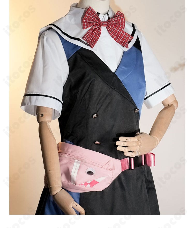 装飾ディテールの接写。制服に合わせた刺繍やステッチワークが確認でき、質感と再現度を伝える画像。