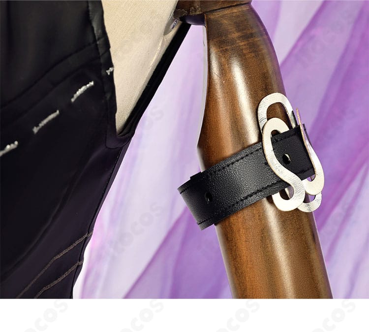 トレイシー・レズニック コス 手腕装飾のアップ。刺繍調ディテールで機械技師らしさを強調。