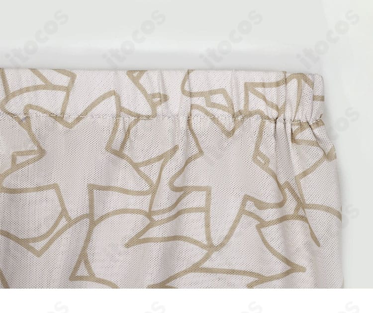 アクセサリー全体ディテール。胸飾り・耳飾り・手首飾りなど、小物一式の質感と色調の統一感が分かる画像。