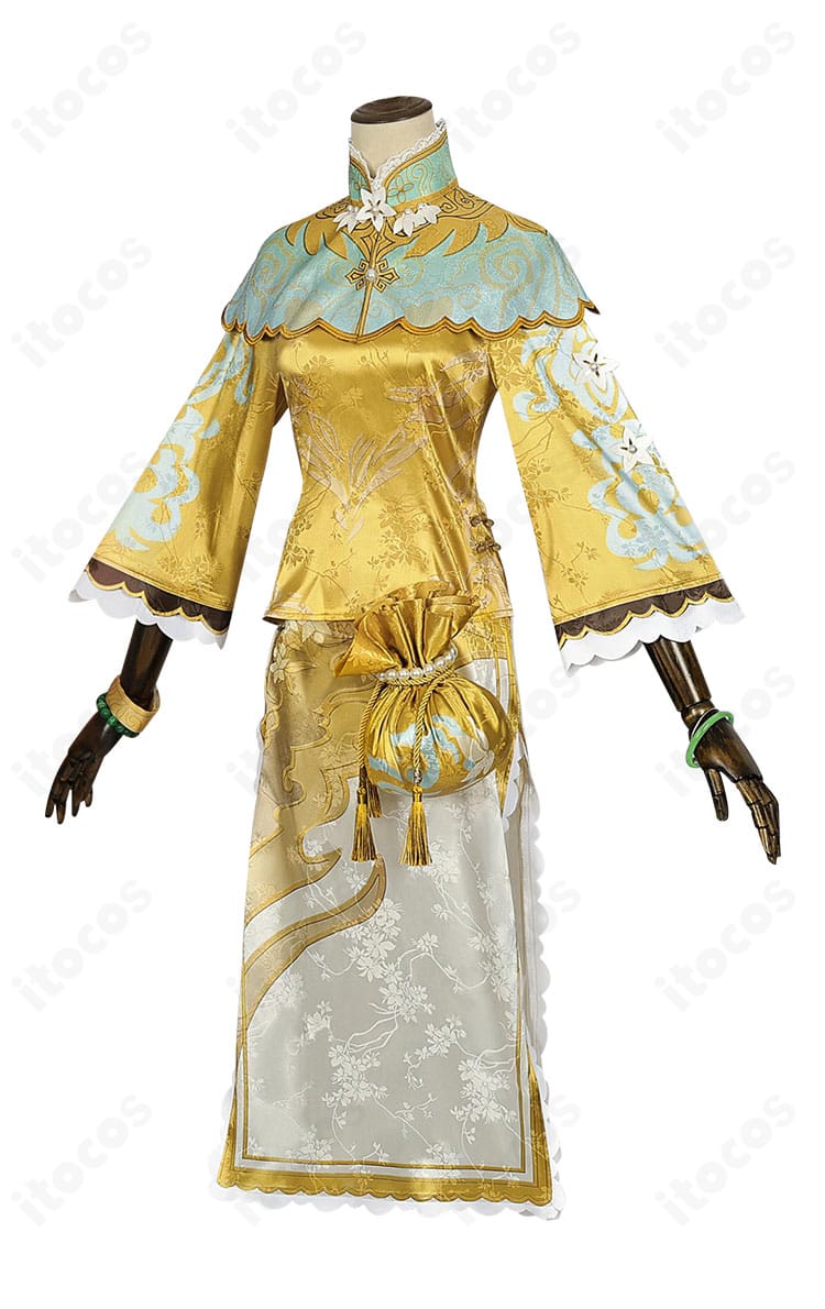 側面全体図。ストールの落ち感やスカートのシルエット、腰飾りの位置関係などサイドラインの再現性が見える画像。