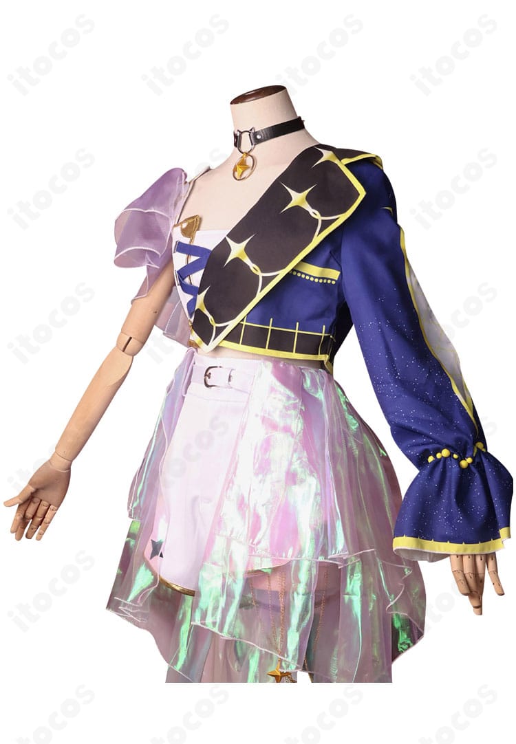 左側面カット。肩から袖へのラインと飾り物の配置を確認できる常闇トワ「Break your ×××」コスプレ衣装。