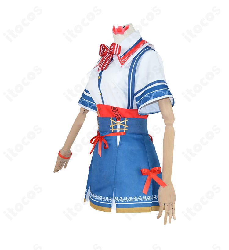 赤井はあとコスプレ衣装の側面。コルセットベルトの位置関係とシルエットのラインを確認できる画像。