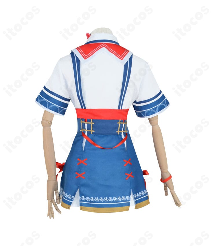 赤井はあとコスプレ衣装の背面。スカートの広がりと小物の取り付け位置など背面ディテールが分かる。