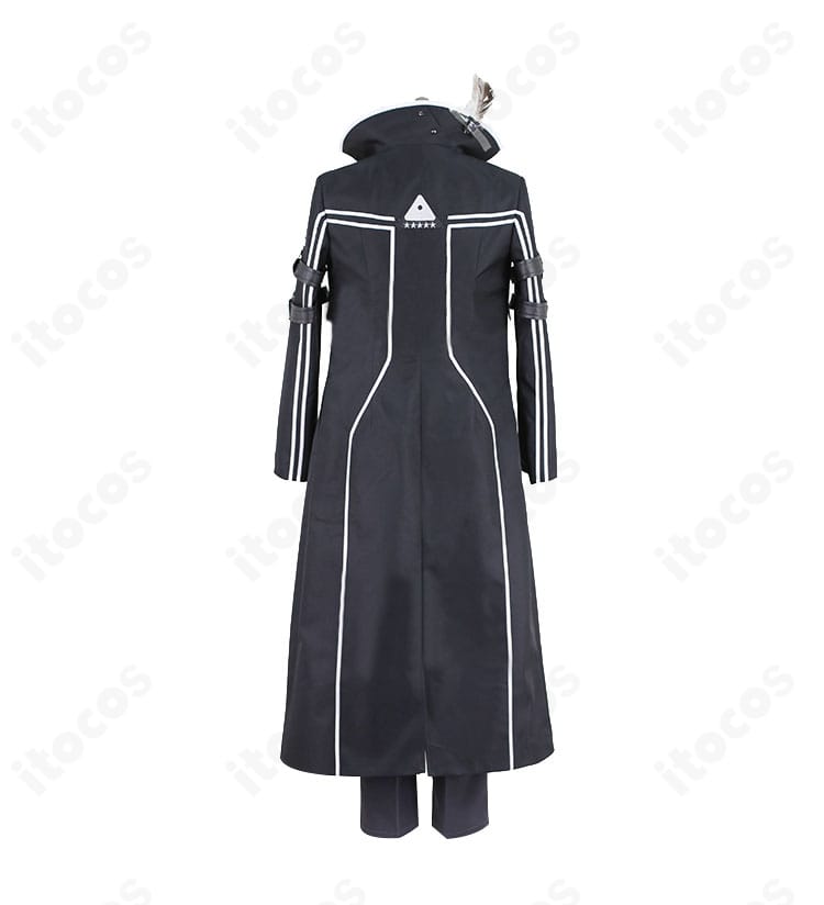 ローレン・イロアス 通常衣装コスプレの背面全身。コート裾のラインと背飾りの配置まで丁寧に再現。