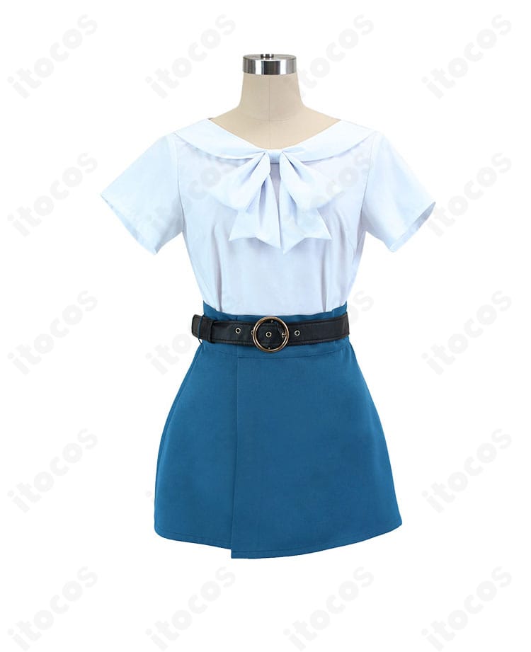 春の私服コスプレ衣装インナーのディテール。トップスの切替と縫製ラインを近距離で確認できるカット。