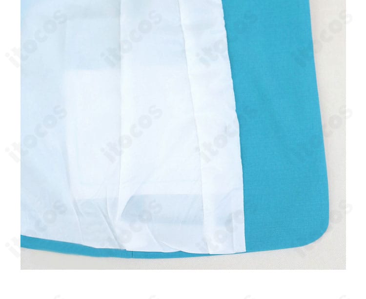 コート内側の装飾ディテール。見返し部分のカラーコントラストが映える構図。