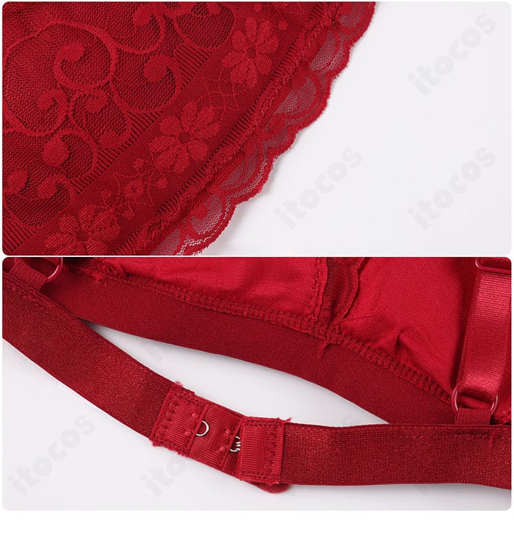 京極サツキ衣装の花模様風装飾とボタンの細部。フロント意匠の繊細さを見せるクローズアップ。