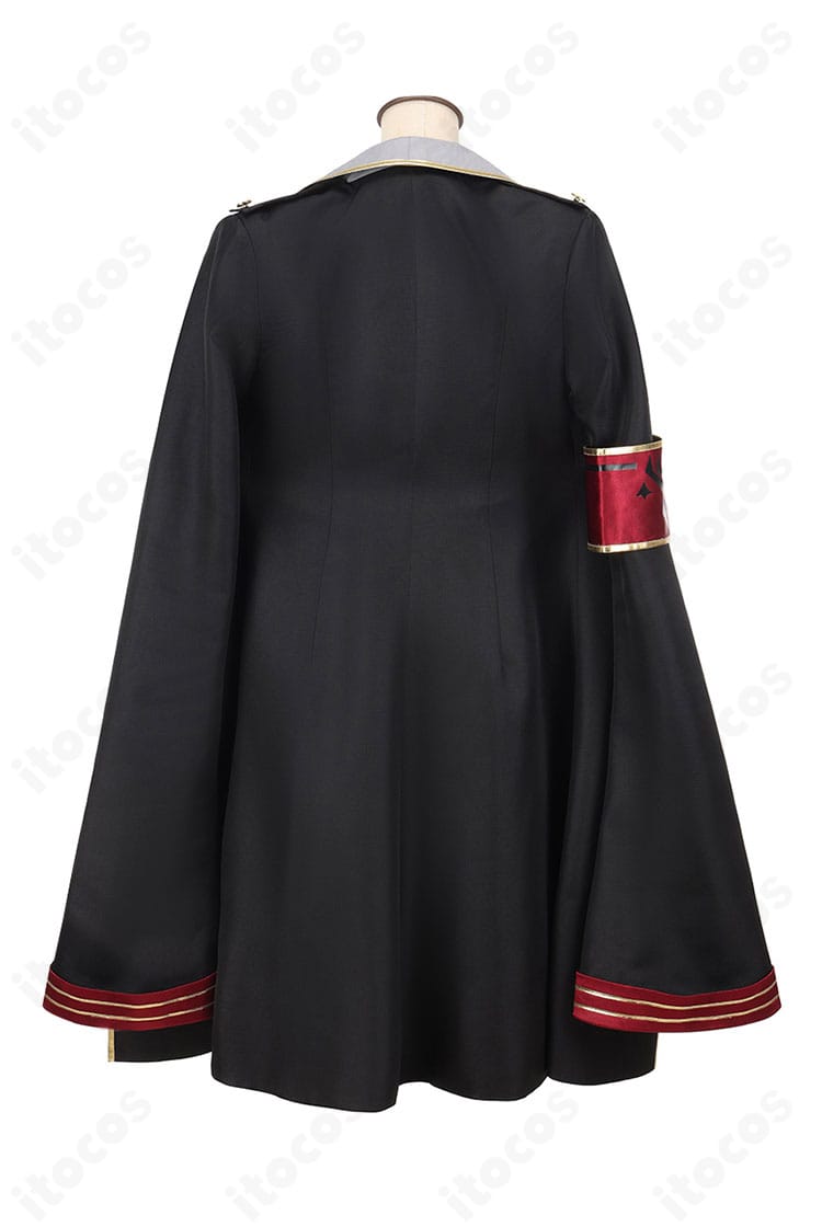 ブルーアーカイブ 元宮チアキ コスプレ衣装の背面全身。背中の切り替えや裾ラインなどコートの構造を確認できる画像。