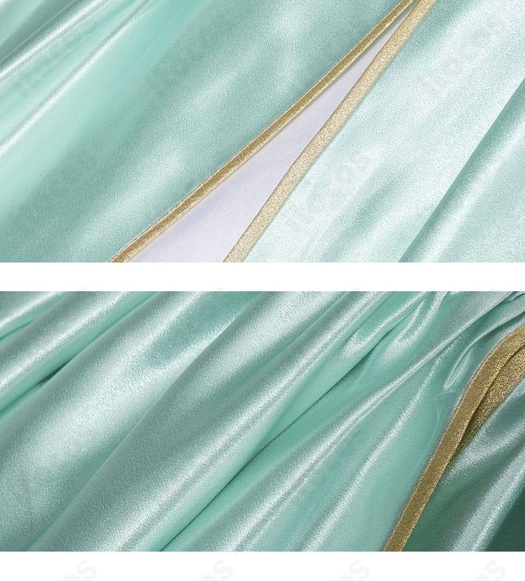 ウエスト周りのクローズアップ。ロクサーヌ衣装の美しいウエストラインと飾り意匠が際立つ。