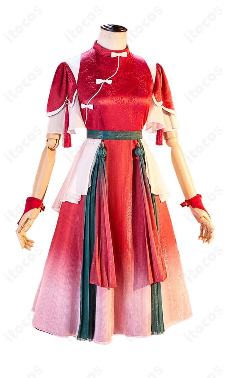 唐 可可 上海ver コスプレ衣装の側面。腰飾りと足飾りの配置・シルエットが見える角度の写真。